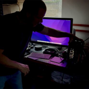 Mac Pro 2013 paired with a 27-inch Cinema Display at Links London.