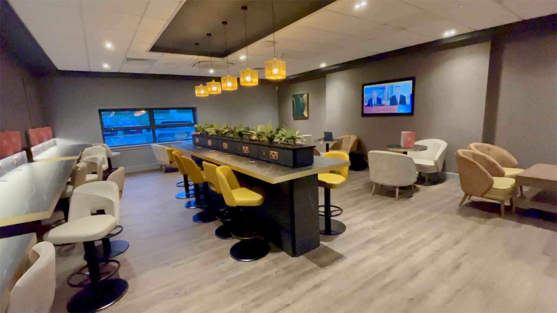 Shared office environment offering creative focus and productivity for the Links London team.