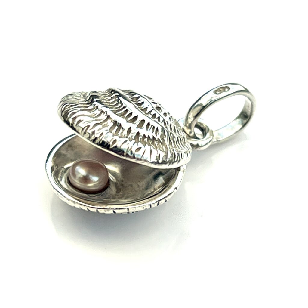 Links of London Lucky Catch Oyster Shell charm in sterling silver