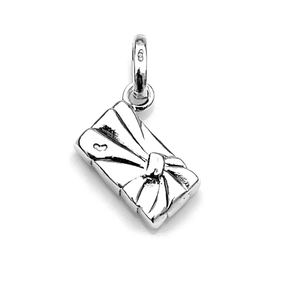 Close-up of the bow on the Links of London Gift Box charm