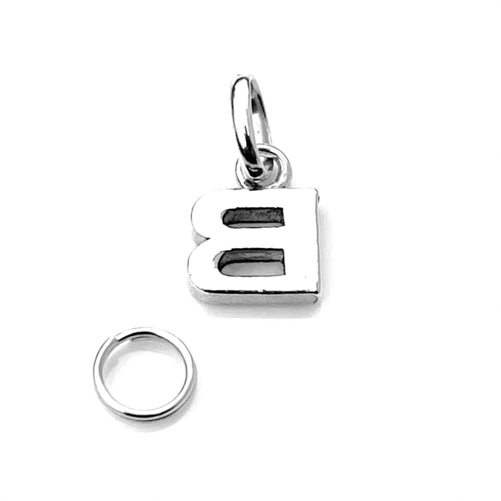 Close-up of the oval bail and split ring on the letter B charm