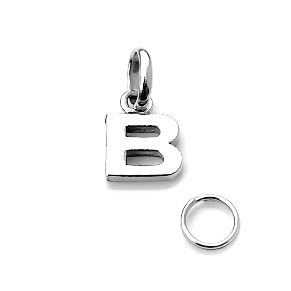 Close-up of the oval bail and split ring on the letter B charm