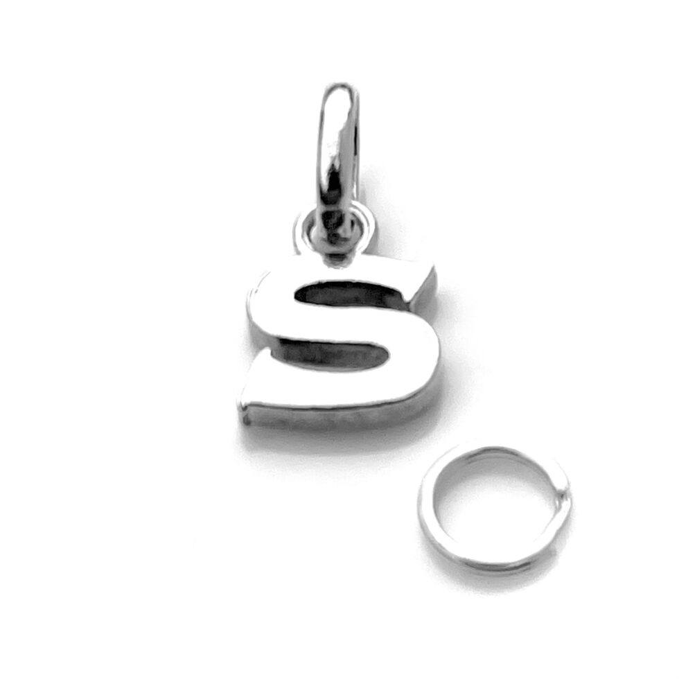 Close-up of the oval bail and split ring on the letter S charm.