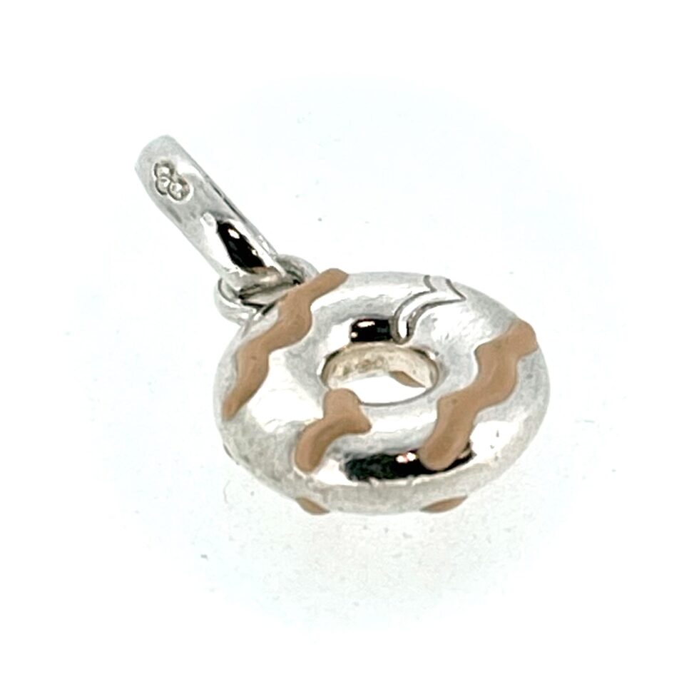Overhead view of the charm’s doughnut shape and engraved icing pattern.