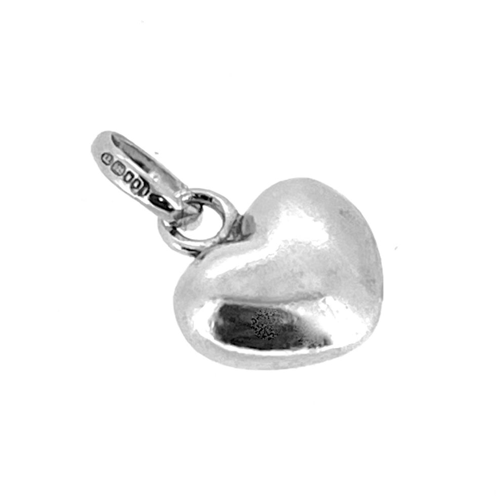 Side profile showing the charm’s 5mm thickness.