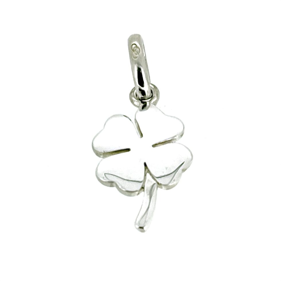 Close-up of the clover’s leaf detailing.
