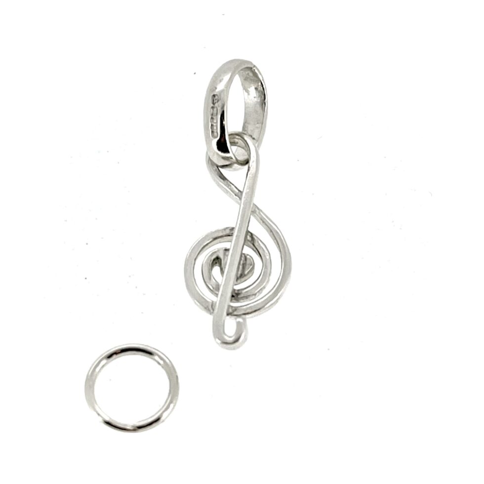 Close-up of the charm’s oval loop/bail and 7mm split ring.