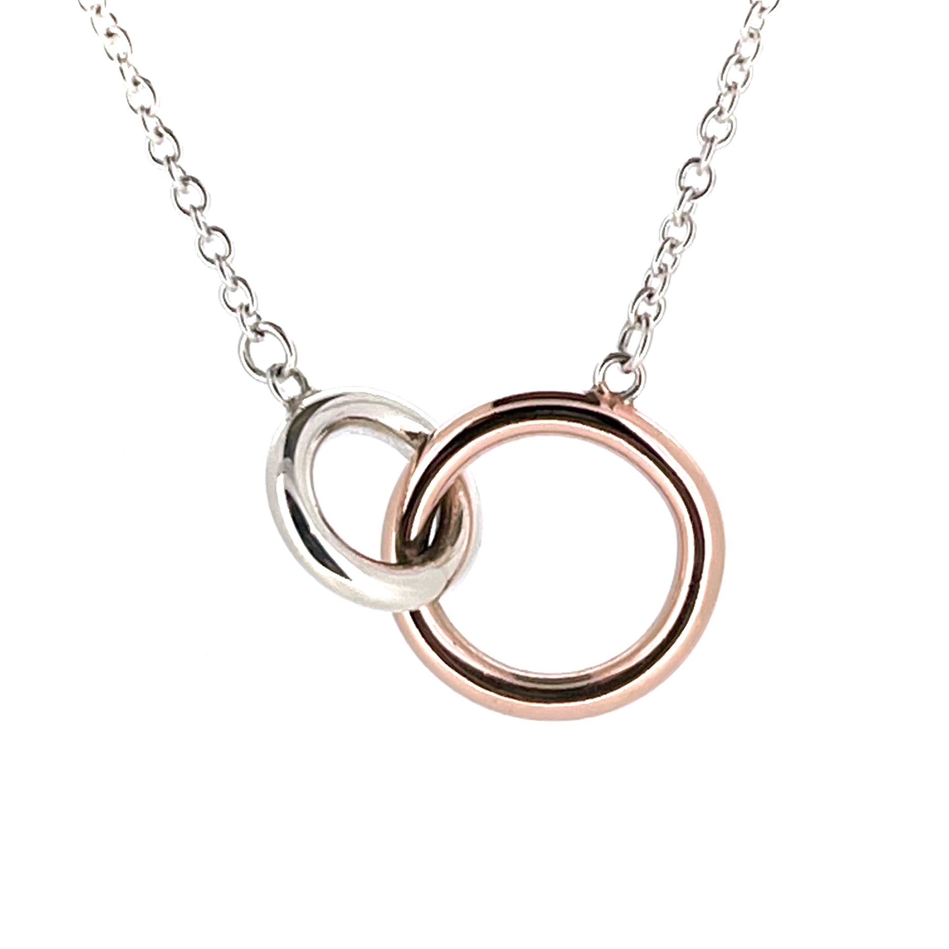 Front view of the vintage Links of London interlocking rings necklace.