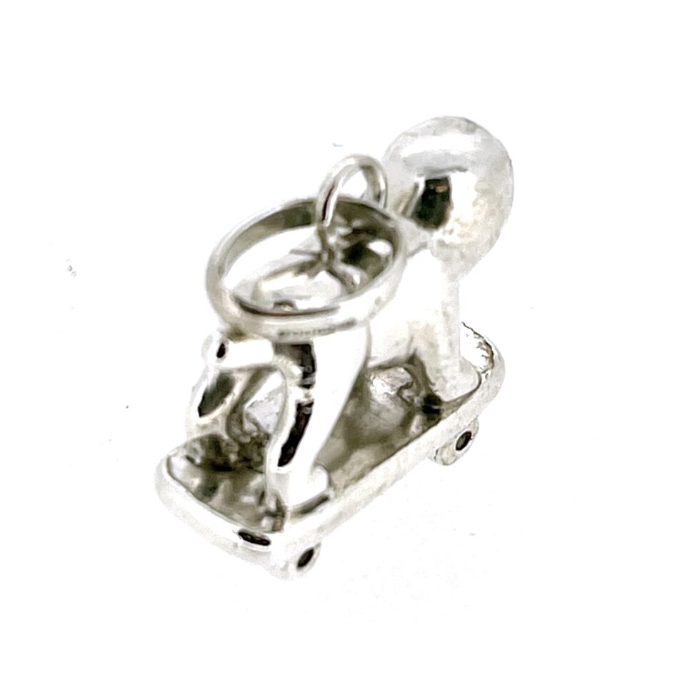 Top-down view of the charm’s attachment loop and bail.