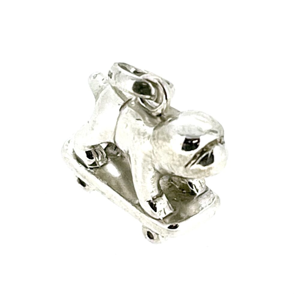 Detailed image of the bulldog’s quirky facial expression and skateboard design.