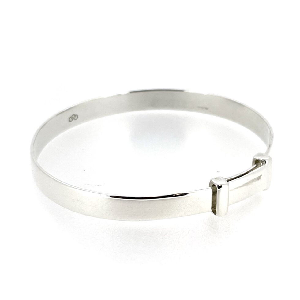 side of the Vintage Links of London Silver Expandable Baby Bracelet.
