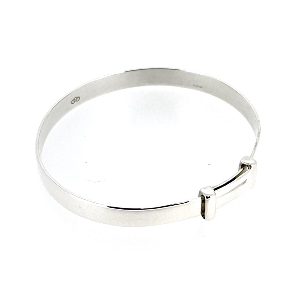 side view of the Vintage Links of London Silver Expandable Baby Bracelet.