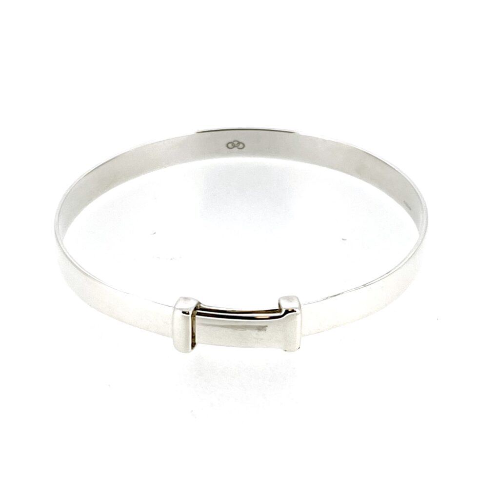 front of the Vintage Links of London Silver Expandable Baby Bracelet.