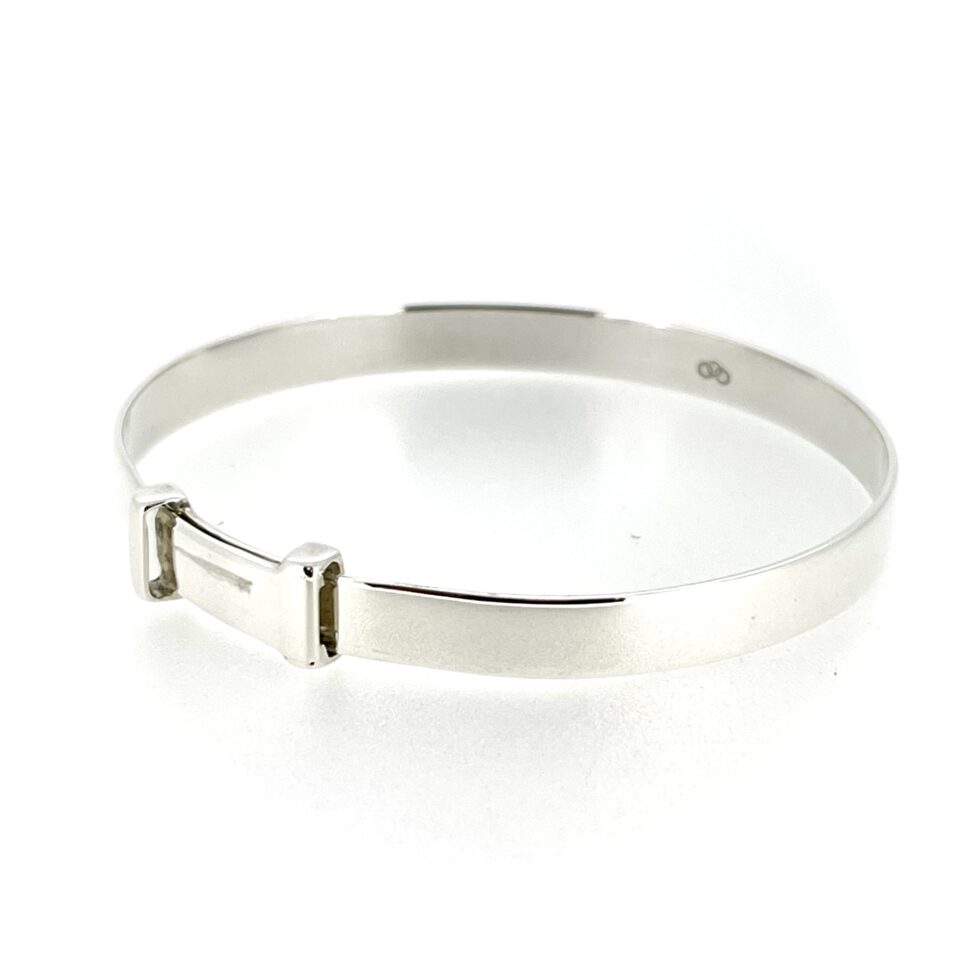 side of the Vintage Links of London Silver Expandable Baby Bracelet.
