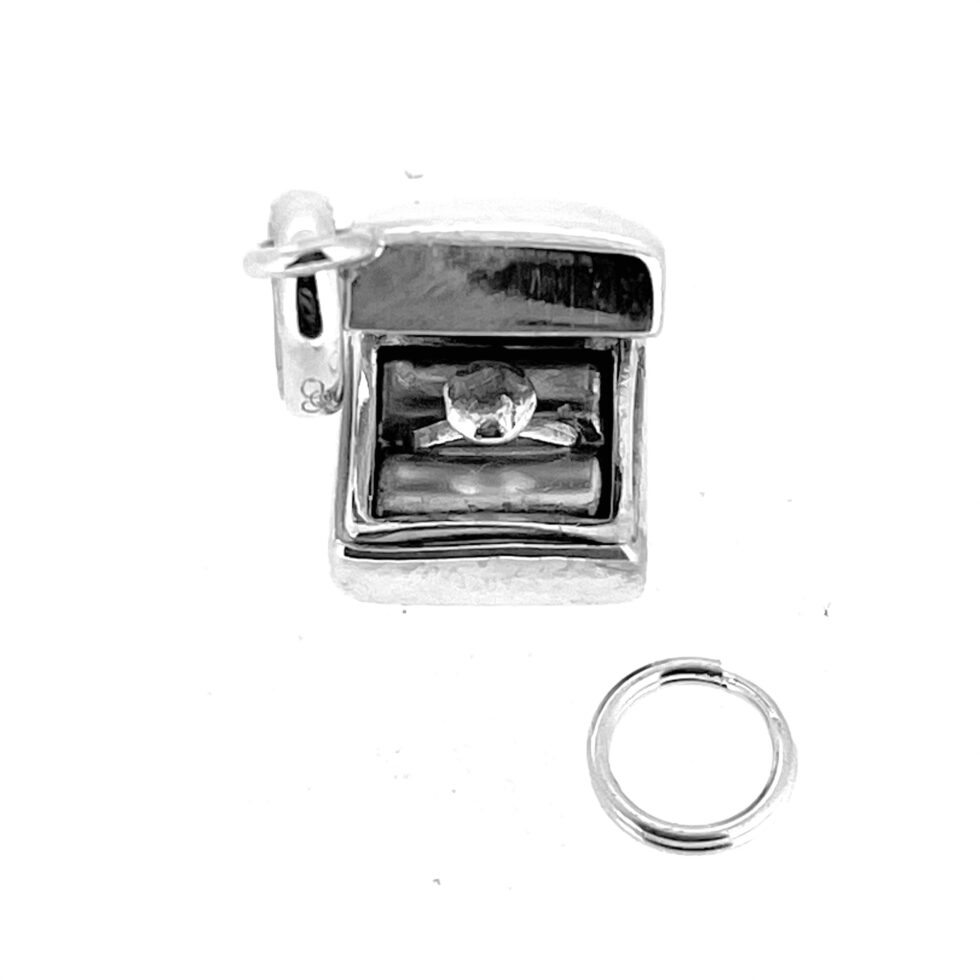 inside of the Vintage Links of London Ring in Box Charm showing its polished silver finish.
