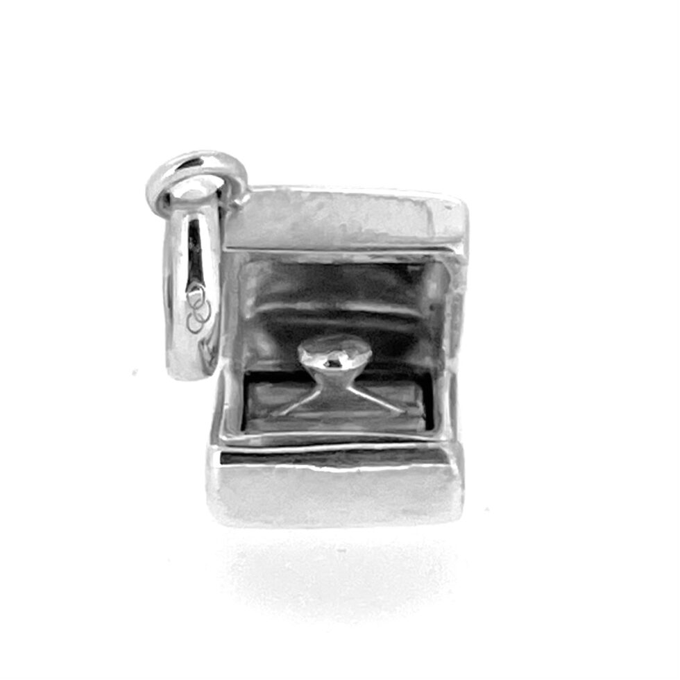 ring of the Vintage Links of London Ring in Box Charm showing its polished silver finish.
