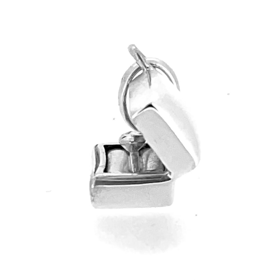 side of the Vintage Links of London Ring in Box Charm showing its polished silver finish.