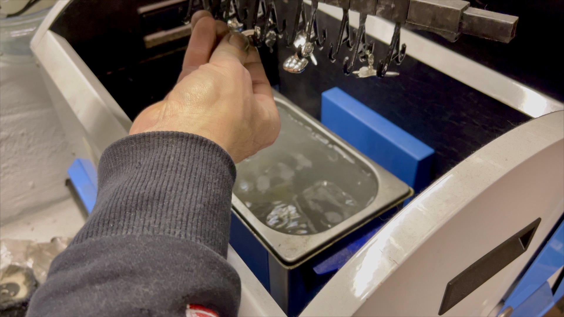 Ultrasonic cleaning of silver cufflinks at Links London