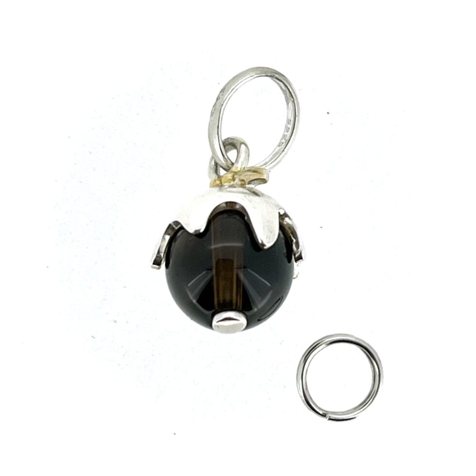 Close-up of 18ct gold vermeil holly leaf detail