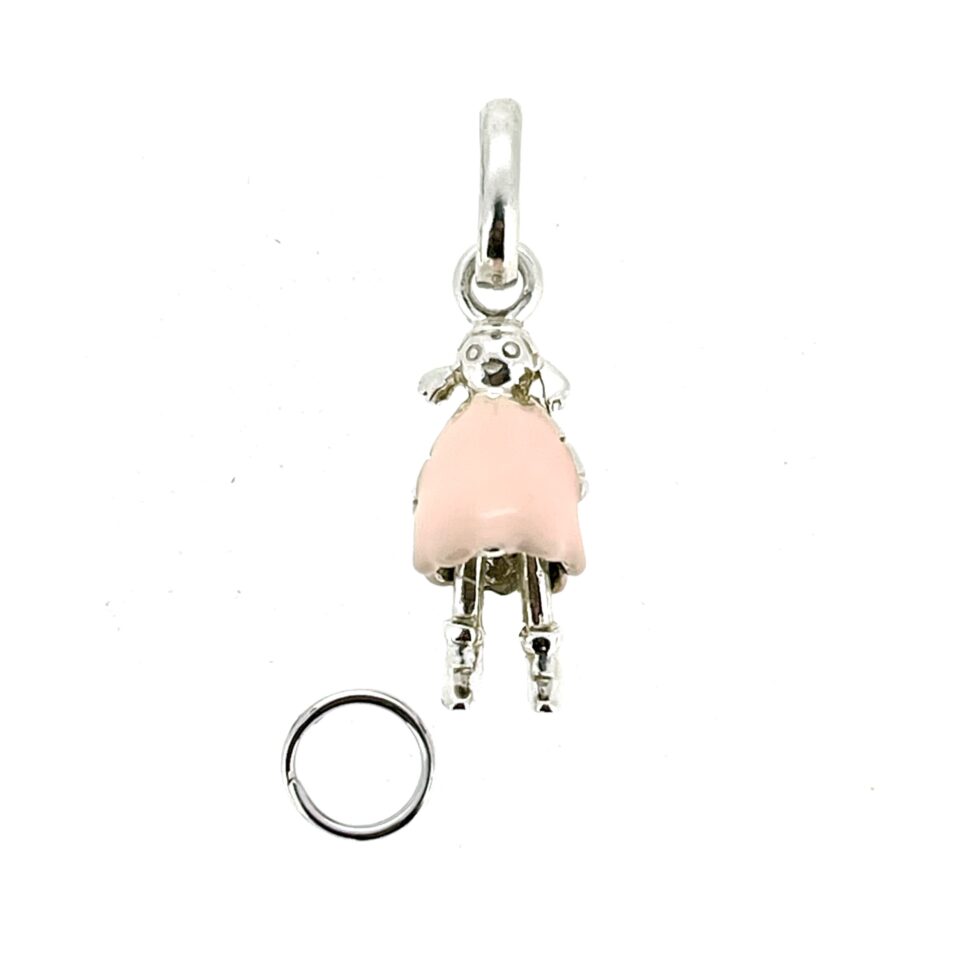 Detail of split ring attachment on Links charm