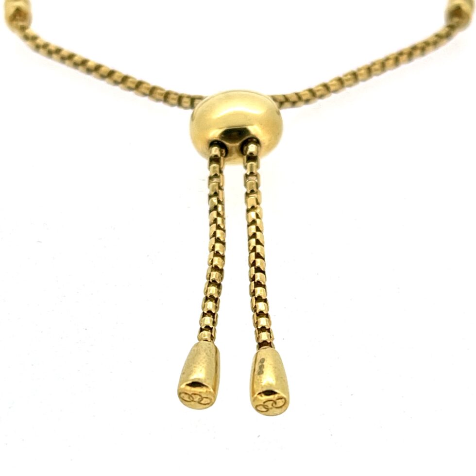 Side view showing box chains and clasp detail