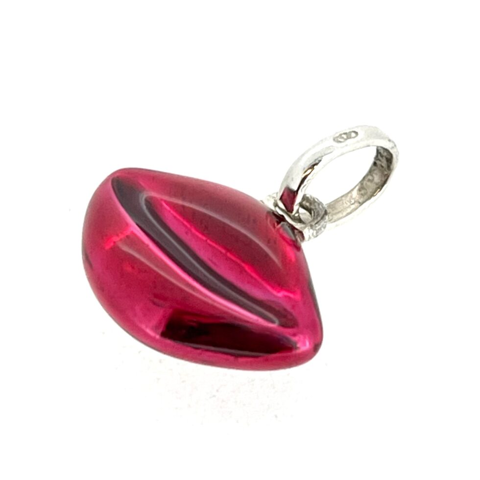 Side view of Links of London lips charm showing three-ring logo on bail