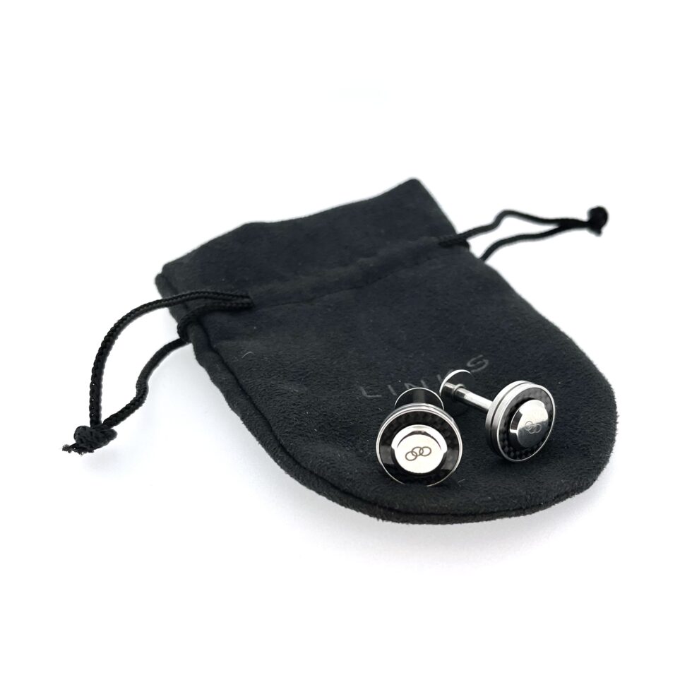 Compact engineering-inspired cufflinks with spinning disc