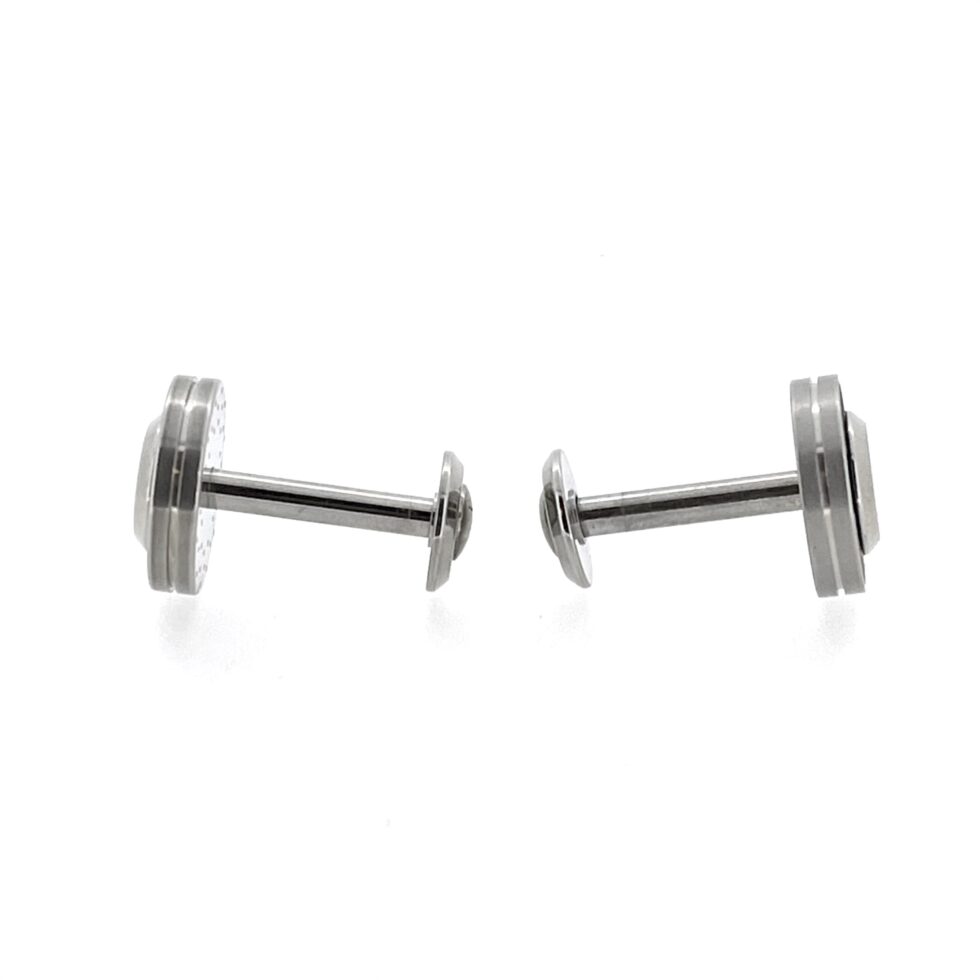 Side view of double-ended cufflink fixed bar construction