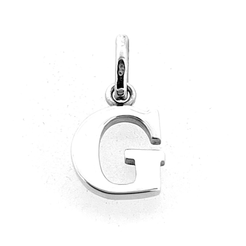 Detailed macro showing the three-ring Links of London logo on the bail of the Letter G charm.