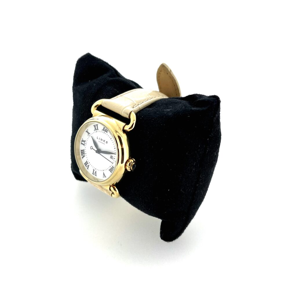 Rounded crown set with black cabochon on Links of London Classic Round Watch.