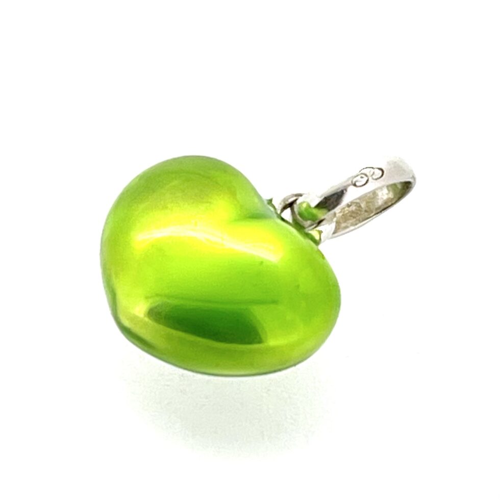 Side profile showing 8 mm thickness of heart charm