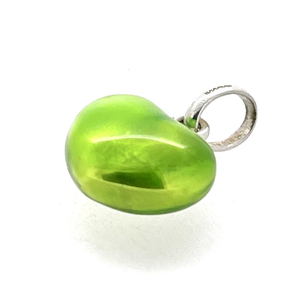 Side profile showing 8 mm thickness of heart charm