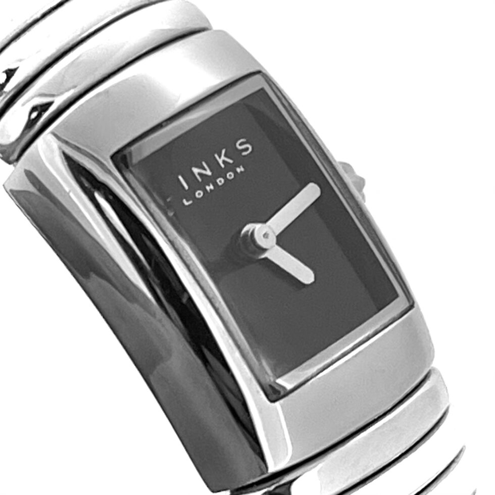 Close angle of case curve and glass profile.