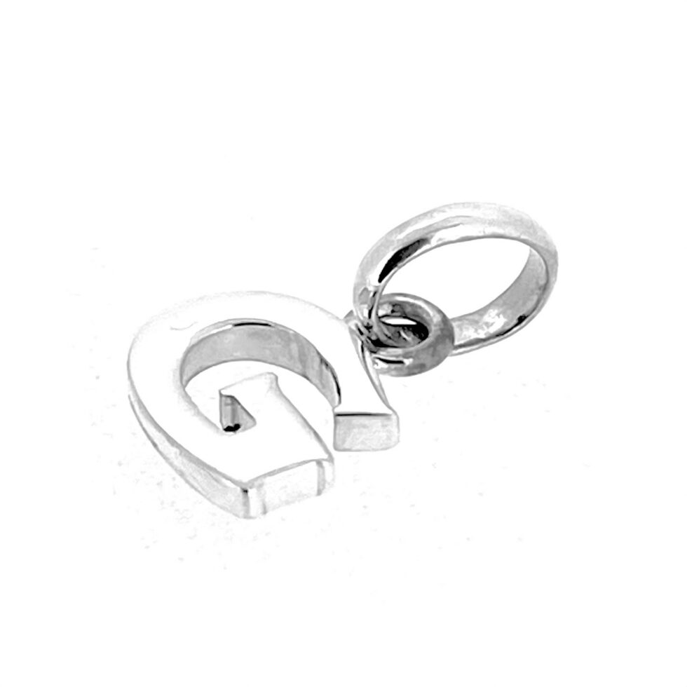 Side profile showing 2mm thickness of vintage G charm