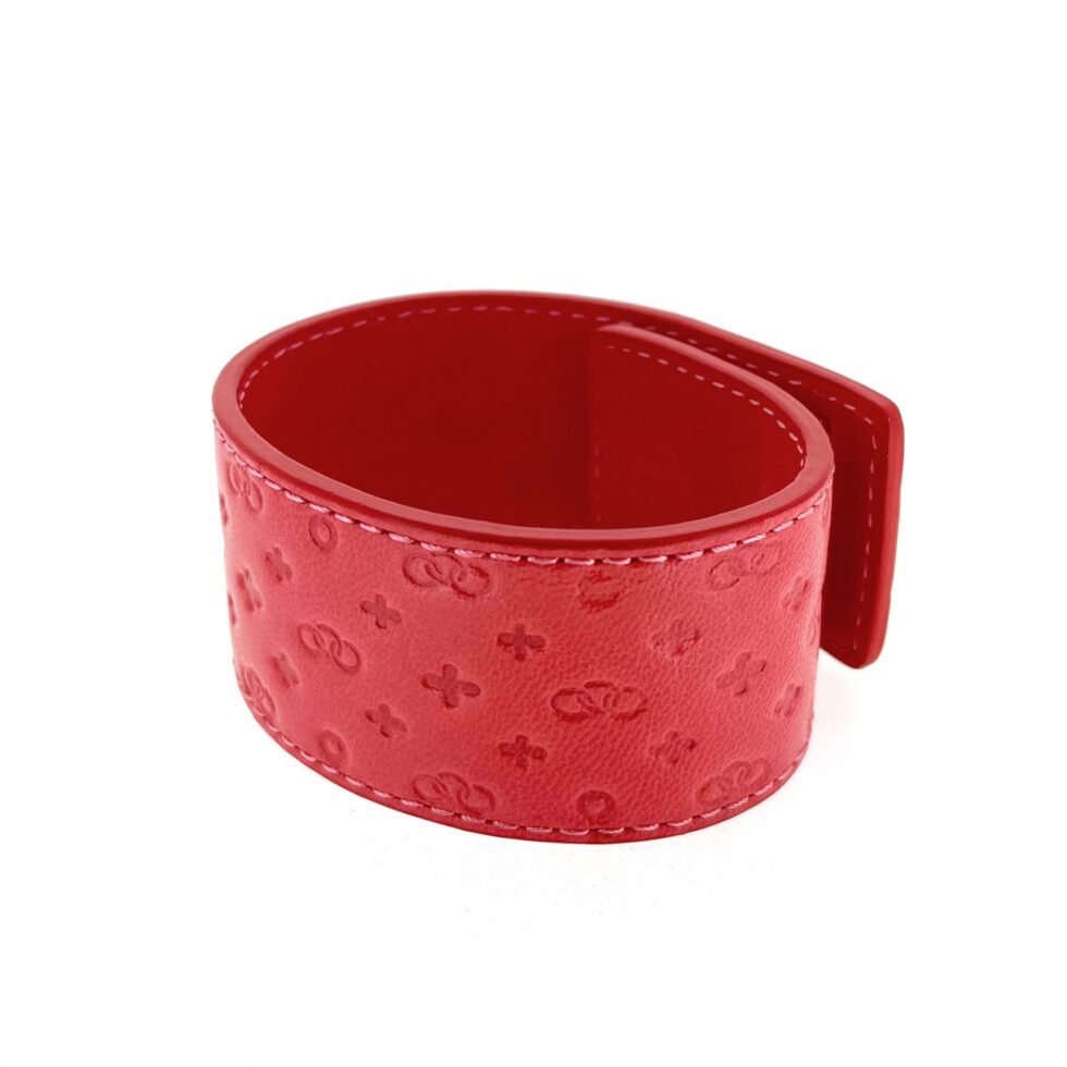 Gold plated toggle clasp Links London leather cuff close up