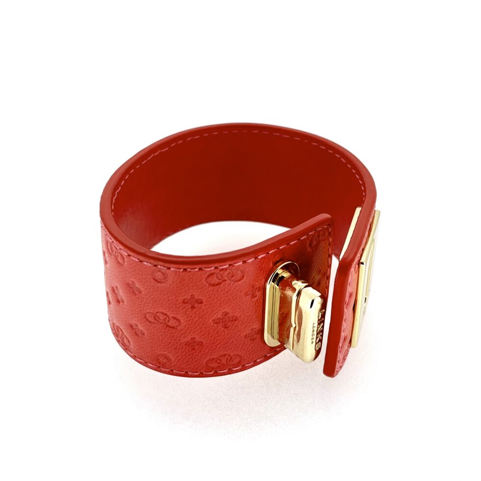 Gold plated toggle clasp Links London leather cuff close up