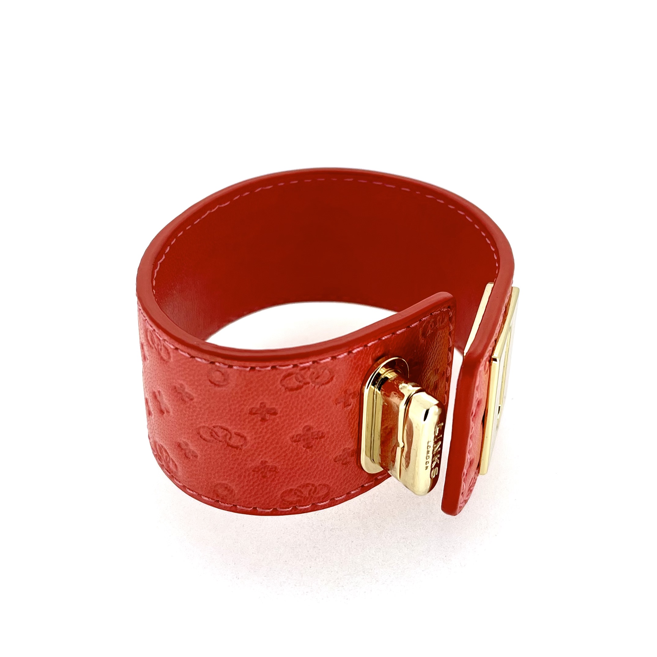 Gold plated toggle clasp Links London leather cuff close up