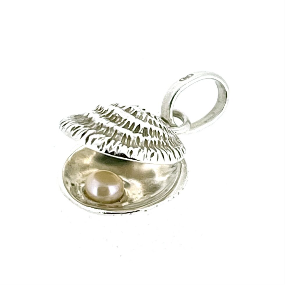 Links London hallmark on charm bail detail