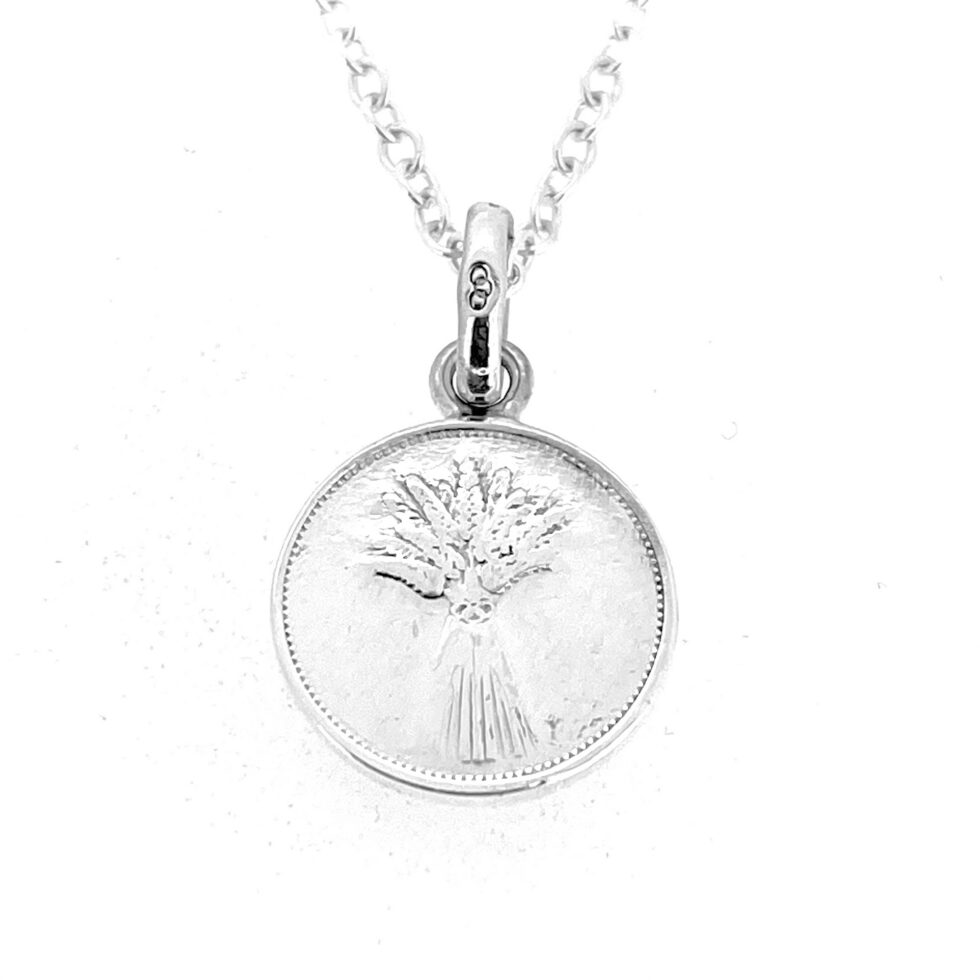 Vintage Links of London Moskova necklace on silver oval link chain