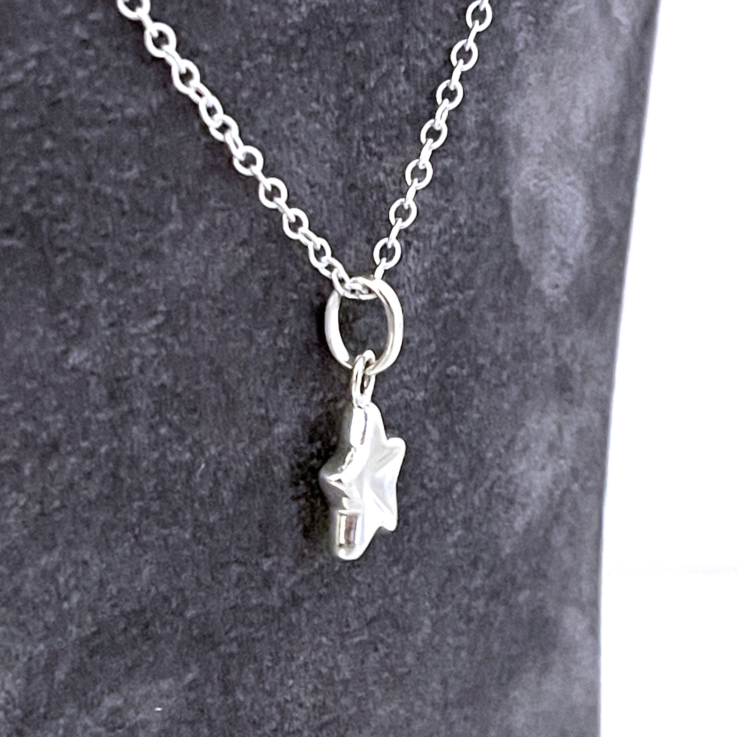 Vintage sterling silver Thumbprint Star necklace with sculpted form