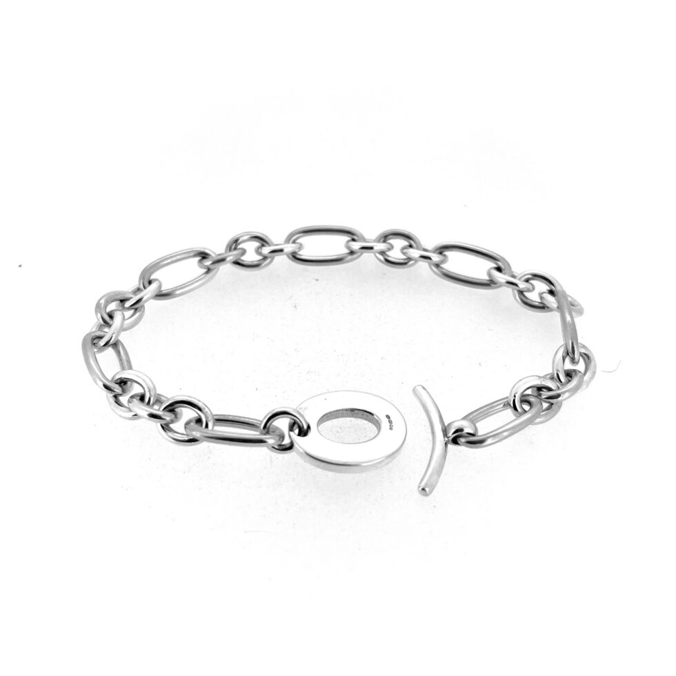 Links of London chain bracelet showing oval toggle ring