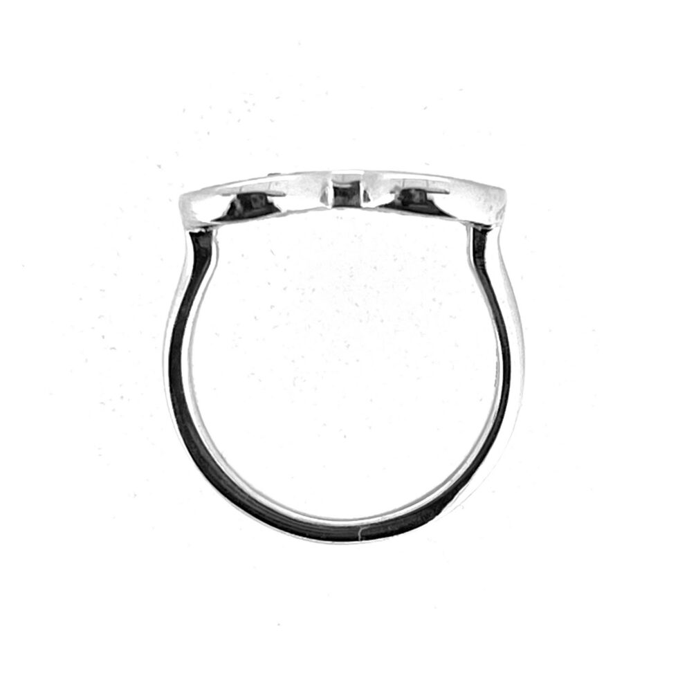 Sterling silver ring with interlinked three ring motif