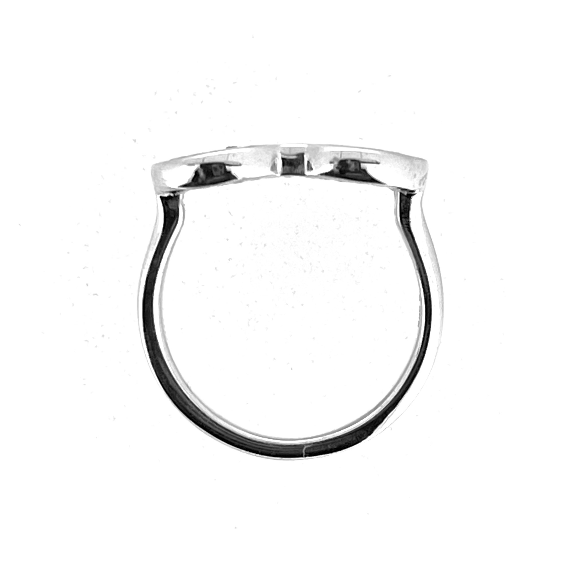 Sterling silver ring with interlinked three ring motif