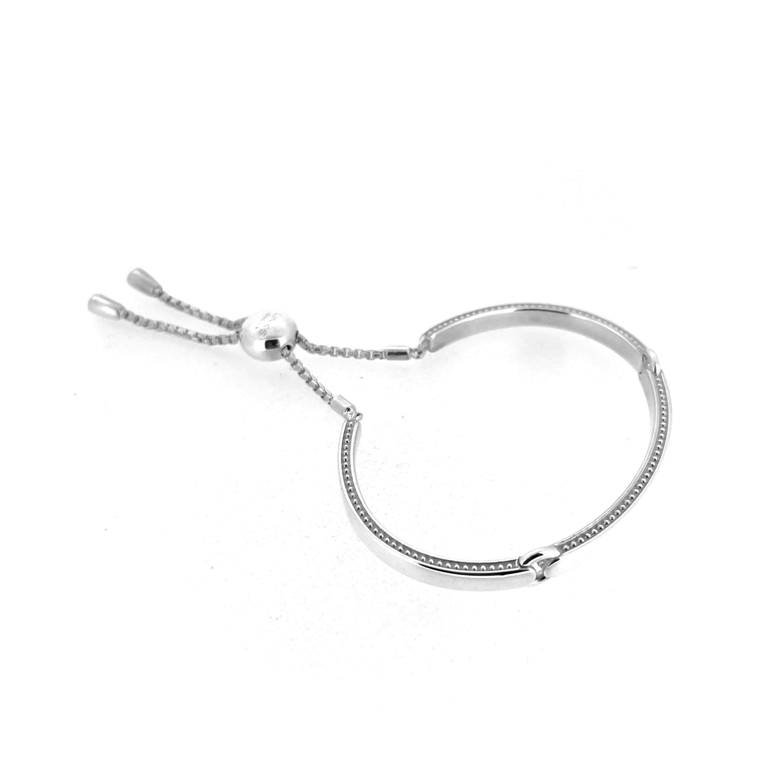 Narrative Bracelet showing circular connecting rings