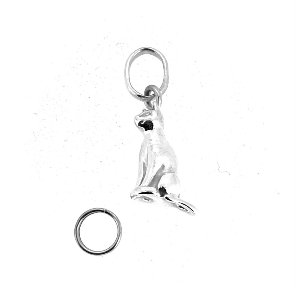 Links of London cat charm showing curled tail detail