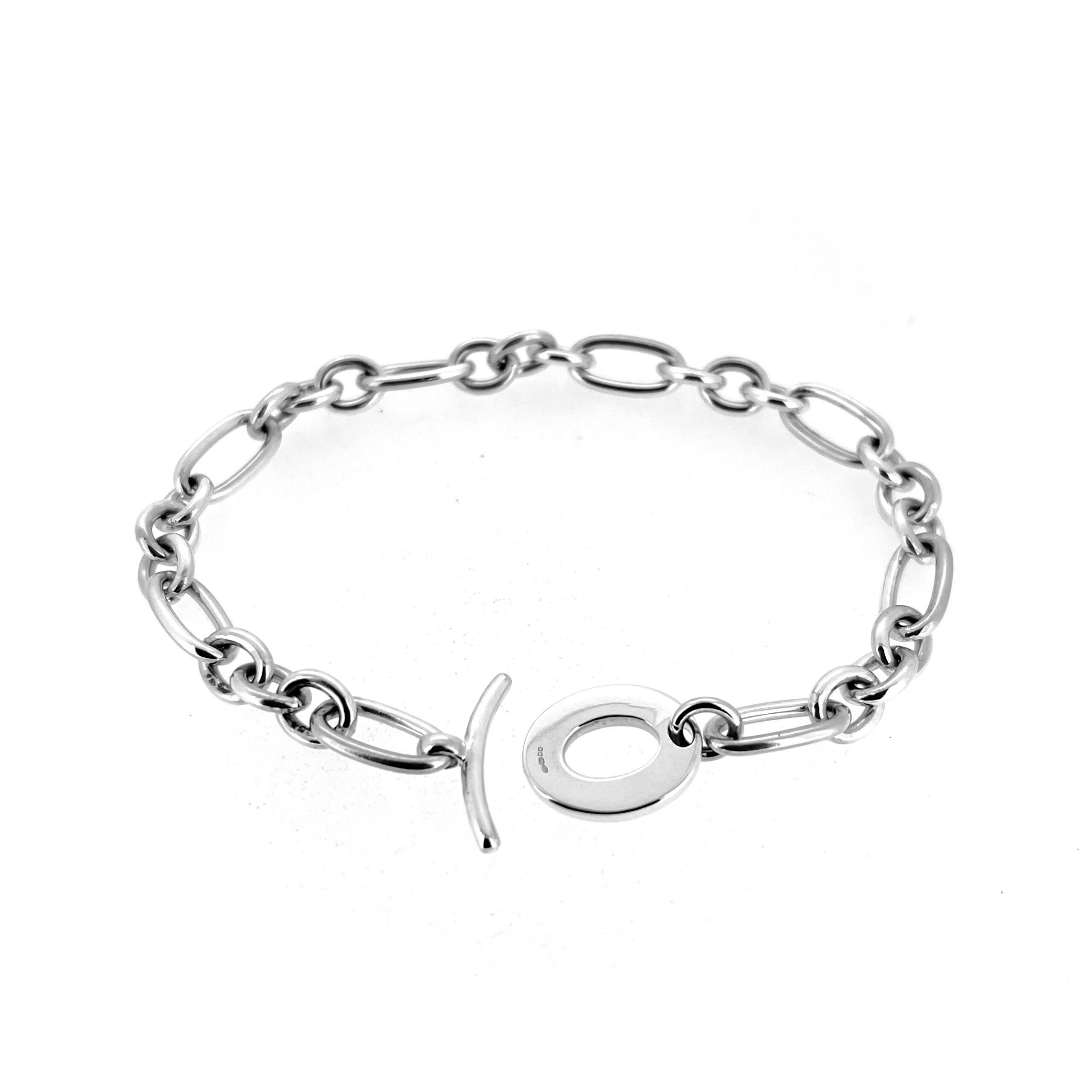 Links of London chain bracelet showing branded oval toggle