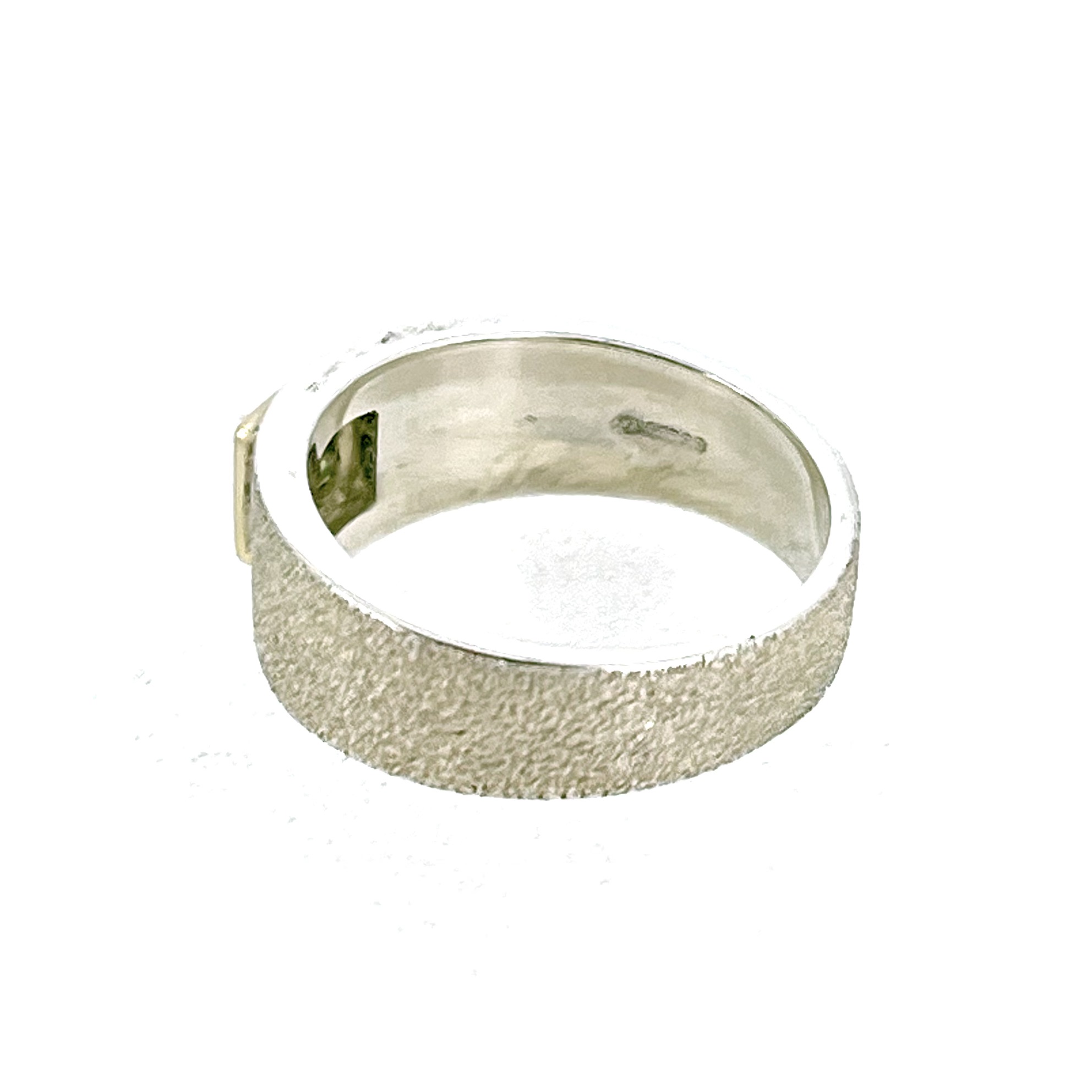 Links of London peridot ring tapering to 5mm shank