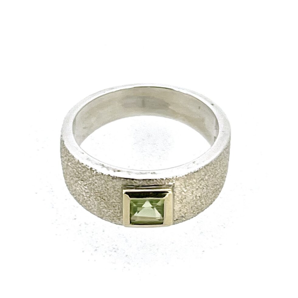 Sterling silver ring with 5mm green peridot gemstone