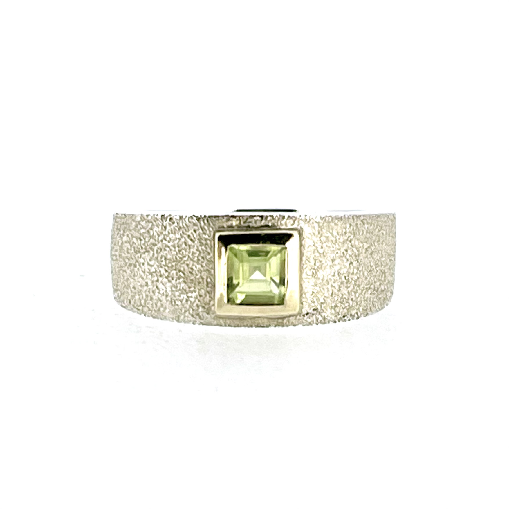 Links of London square-cut peridot ring front view